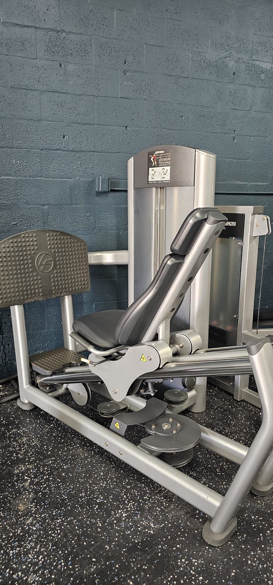 Life Fitness Signature Series Seated Leg Press. Commercial Gym Equipment. Warranty!