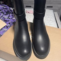 CL Chelsea Booty Lug Louis Vuitton 
