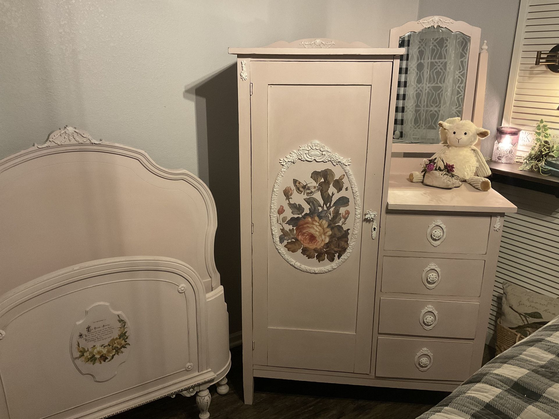 Beautiful antique bedroom Set Dresser Wardrobe/ armoire, Twin bed And Nightstand 