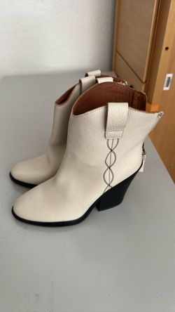 Size 7.5 off white cowgirl short boot