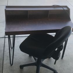Desk & Office Chair (39x35)