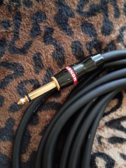 Guitar Monster cable nice