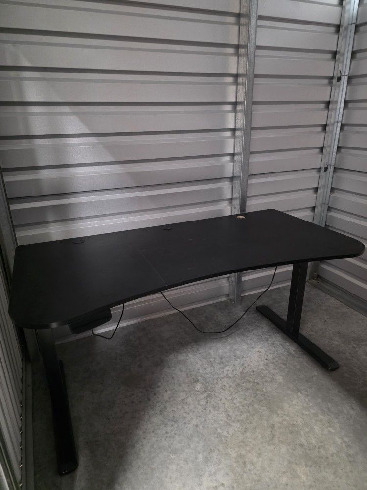 Electric Standing Desk – Black, Adjustable Height, Great Condition!