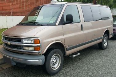 1998 Chevy Express Van Hydraulic Wheelchair Lift