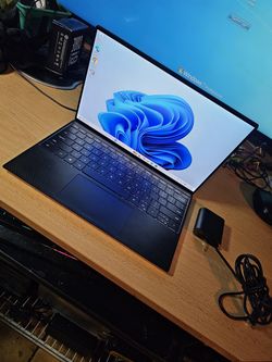 Dell XPS Touchscreen PC.  i7-1185G7-3.0GHz-CPU. 16GB Ram. 512GB m.2 SSD.