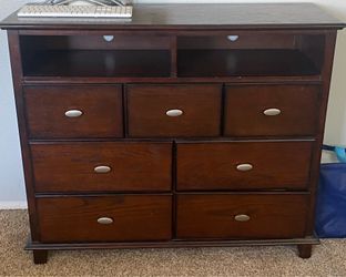 Brown 6 drawer dresser
