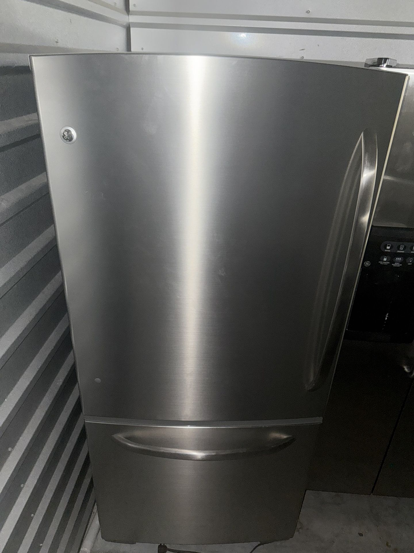 GE Refrigerator
