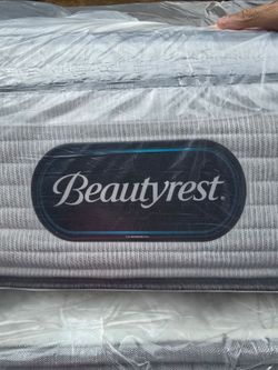 King size beautyrest medium pillow top matress with Boxpring free Delivery
