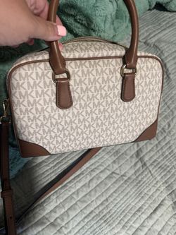 Micheal Kors crossbody