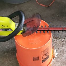 Ryobi 18v hedge trimmers. Model p2603 with battery and charger