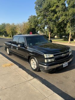Chevrolet Silverado 1500 Crew Cab Pickup Truck
