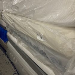Memory Foam King And Queen Mattress Ed boxspring sets. $400 end up. Must go this week 75% off
