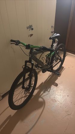 Genesis 7-speed bike (needs repair)