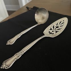 ONEIDA Rogers VANESSA FRANCESCA Ladle & Pie Server Silverplate Set