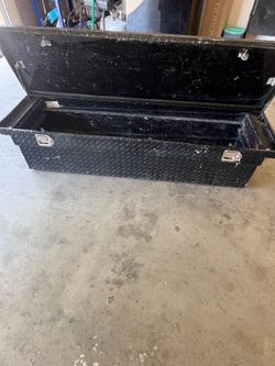 Caja en muy buen estado.   62.   Pulgadas