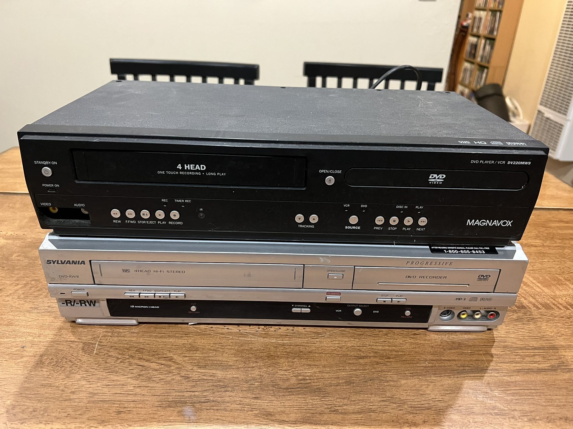 VCR & DVD Player Lot of 2 - Magnavox & Sylvania For Parts or Repair