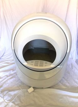 Self cleaning litter box