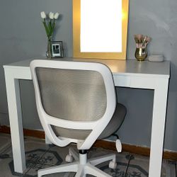 White Desk And Chair 