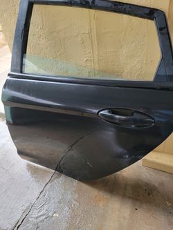 Puerta lo traia ford fiesta 2014 le queda a mas nuevo puerta trasera