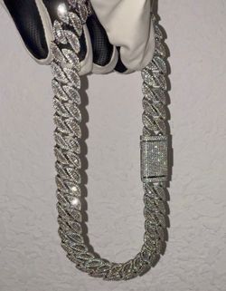 Baguette Cuban Chain VVS