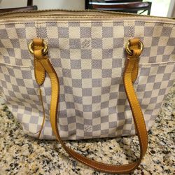 NOW $600!! Authentic Louis Vuitton Damier Azur Totally PM 