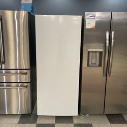 White 13 Cubic Ft. Frigidaire Stand Up Freezer🔥🔥