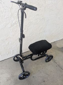 Padded knee scooter