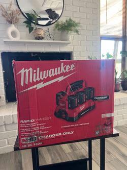 Milwaukee 6 bay rapid charger
