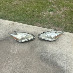 2010-2014 Toyota Prius Headlights Left & Right Halogen OEM