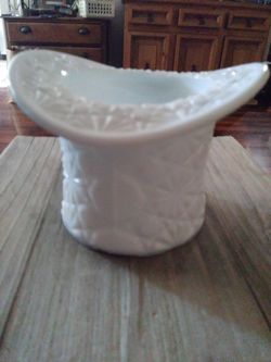 Milk glass vase
