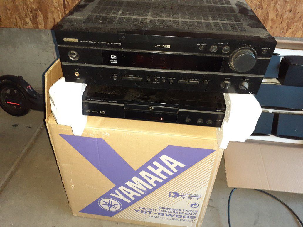Yamaha stereo system CD DVD player and amplifier full set of surround sound side Center and woofer