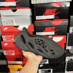 Adidas Yeezy Onyx Foam Runner size 11  USED But Clean