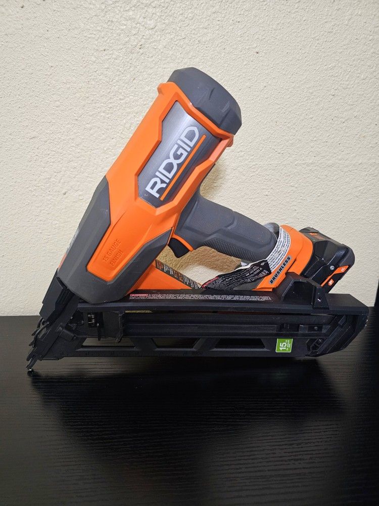 RIDGID FINISH NAIL GUN 15 GA WHIT 4.0 BATTERY