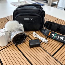 Sony Alpha ZV-E10 24.2MP Mirrorless Camera - White (E PZ 16-50mm f/3.5-5.6 OSS)
