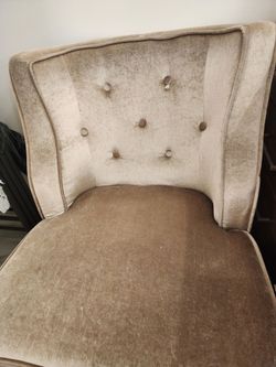 Tufted Velvet Accent Chair in Glendale 91203