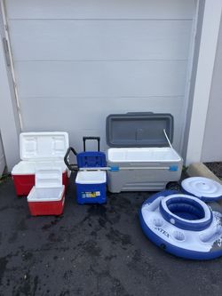 Igloo Coolers & Intex Poolside Floating Cooler