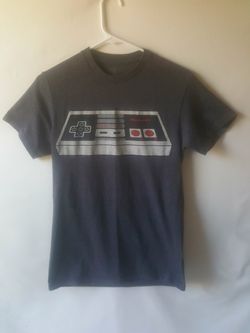 Nintendo old-school game controller t-shirt size S