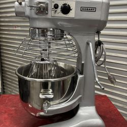 20 Quart Hobart A-200T Mixer Like New 120v New Attachments And Stainless Steel Bowl Nsf Commercial Restaurant Bakery Cake Donuts Cookies 