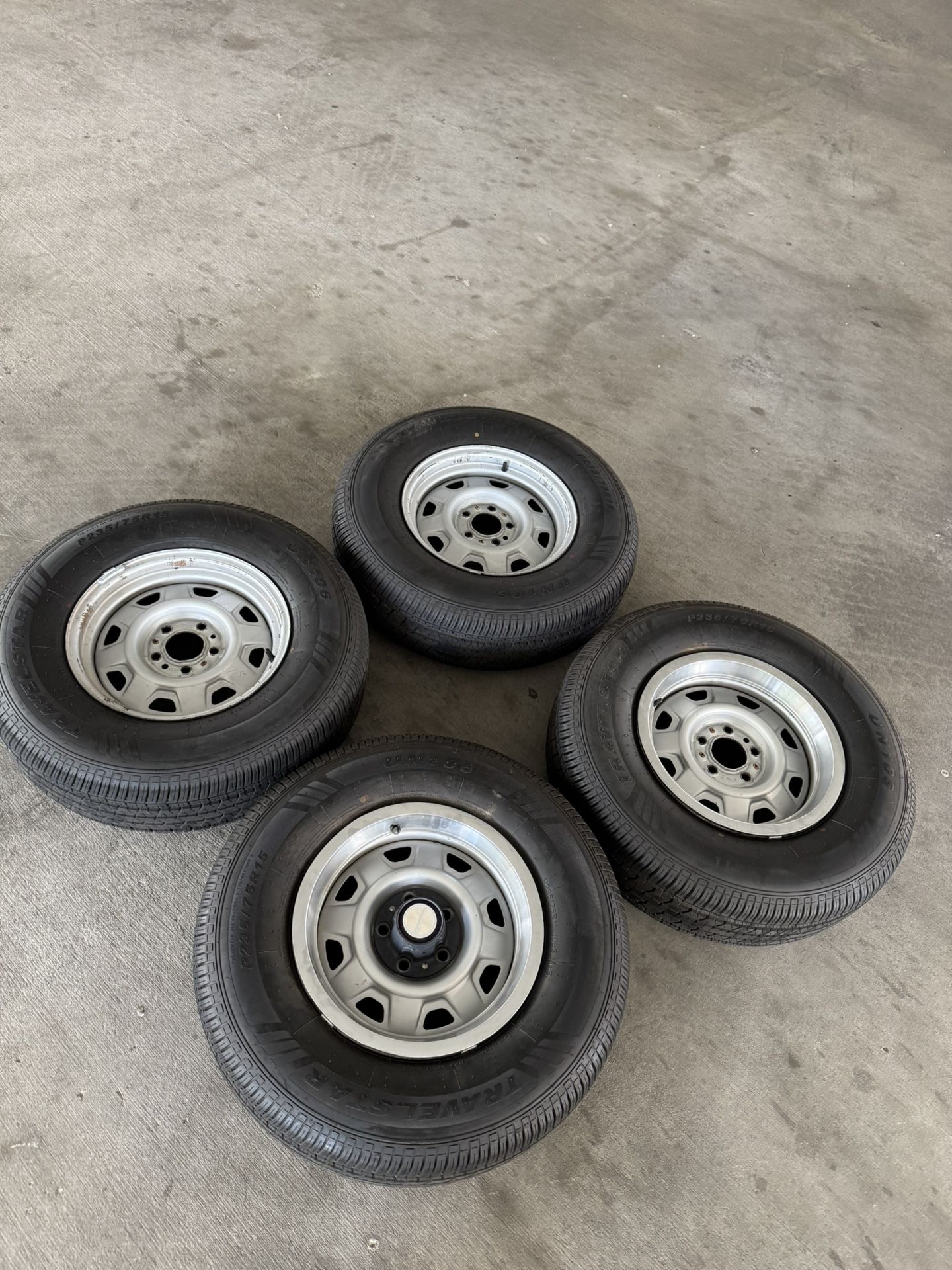 Travel star Tires P235 / 75r15
