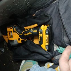 BRAND NEW NEVER USED DEWALT 20V BRUSHLESS IMPACT