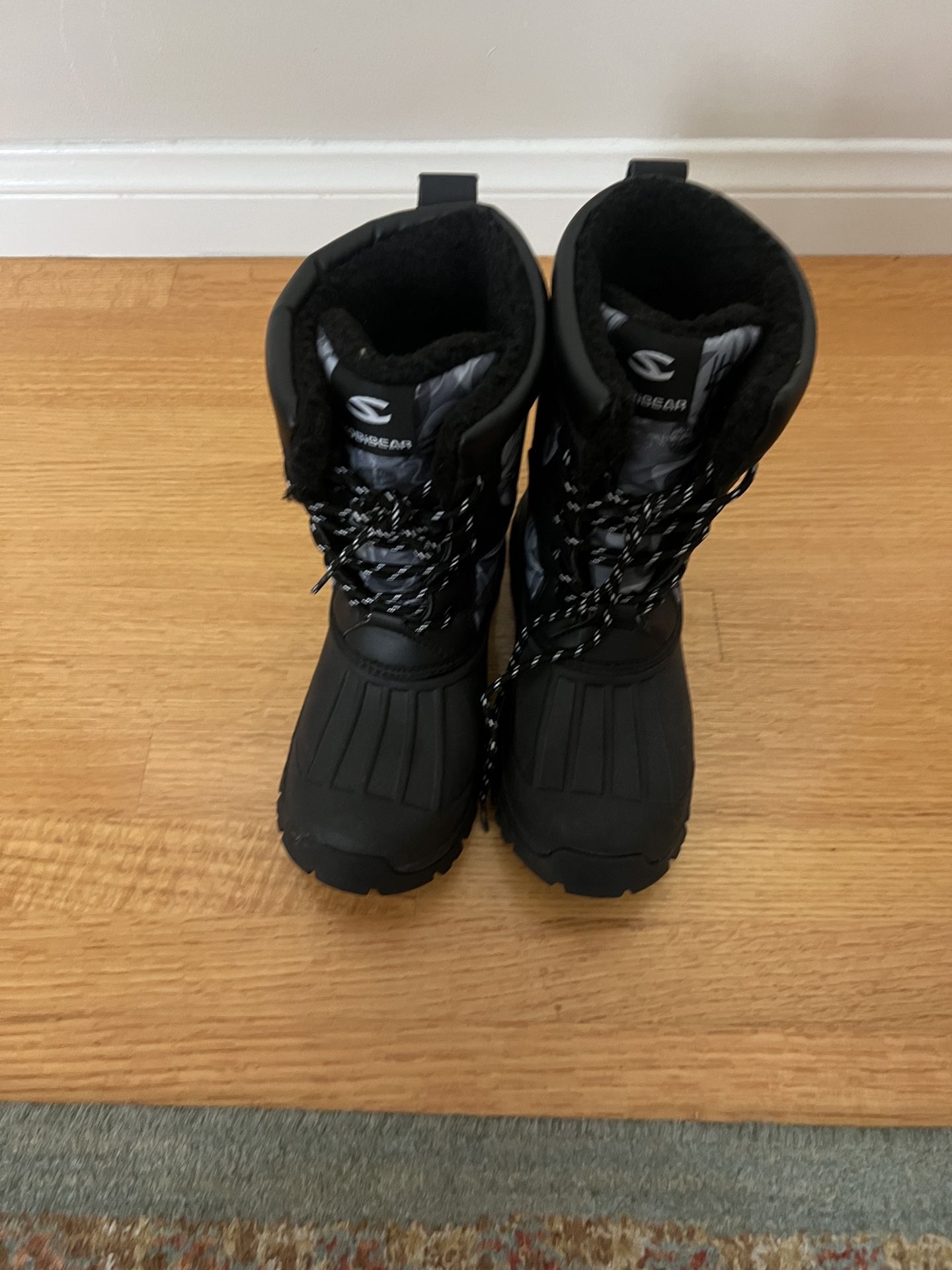 Waterproof Boot. Snow Boot Size 38 Or 5.5 Boys.