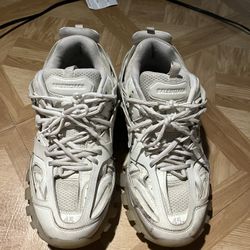 glow in the dark white balenciagas