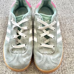 Adidas Kids Suede Sneakers in Mint with Pink Accent Size 9k