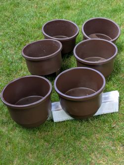 Set of 6 Brown Plastic plant Pots