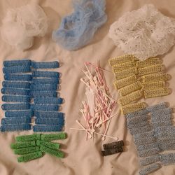 Rare Vintage Self gripping 72 hair curlers rollers 7 green, 2 black, 20 dark blue, 30 light blue, 13 yellow, 73 white pics, 19 pink pics, (total 3 hai