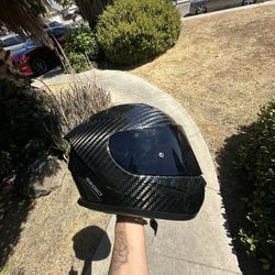 carbon helmet and gloves 