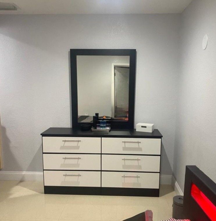 Dresser Whit Mirror * Cómoda Con Espejo