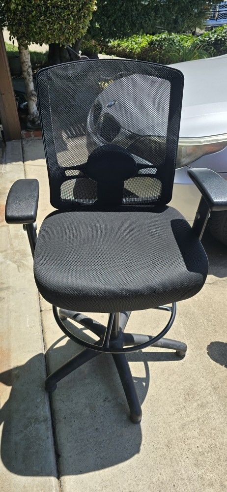 Uline Chair With Fixed Feet