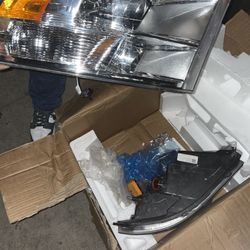 Headlight assembly 2024 ram 1500 classic