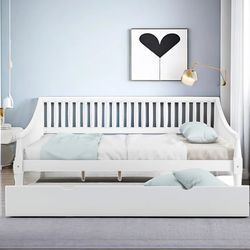 Full size daybed in white
